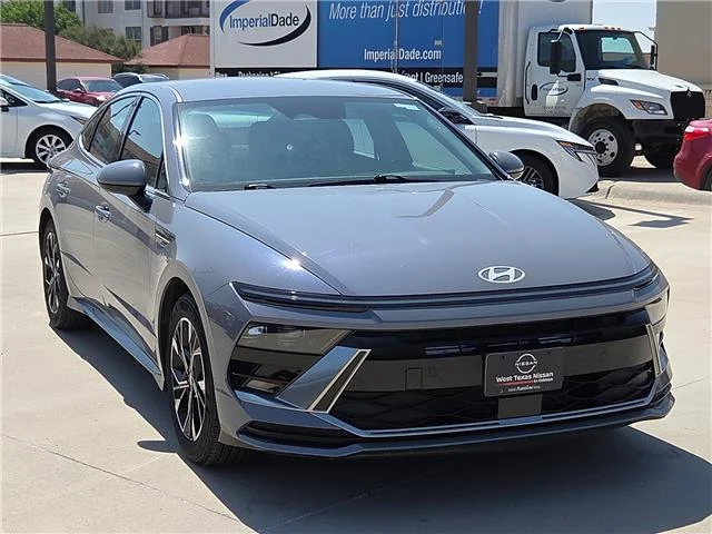 Used 2025 Transmission Blue Hyundai SEL Front-Wheel Drive image 6