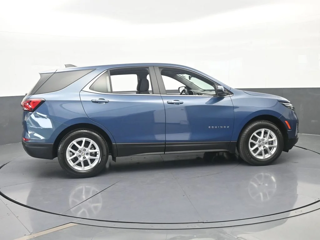 Used 2024 Lakeshore Blue Metallic Chevrolet LT image 6