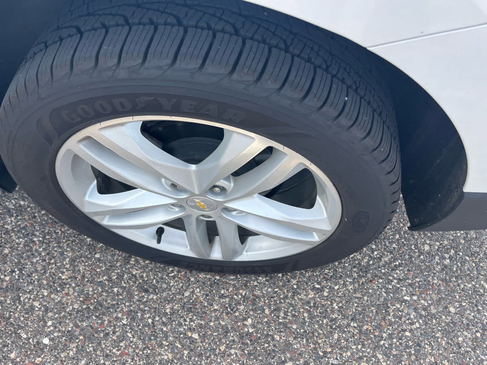 Used 2019 Iridescent Pearl Tricoat Chevrolet Premier image 8