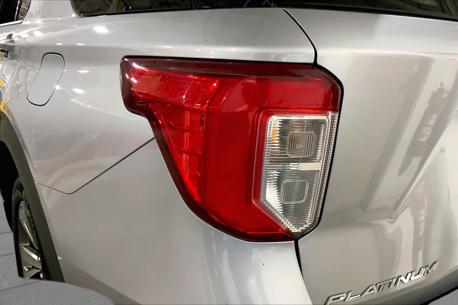 Used 2020 Iconic Silver Metallic Ford Platinum image 29