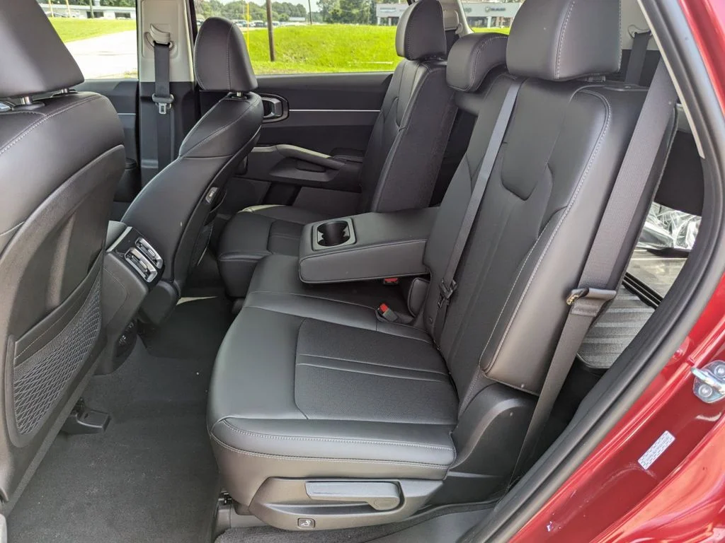 New 2023 RED Kia S FWD image 30