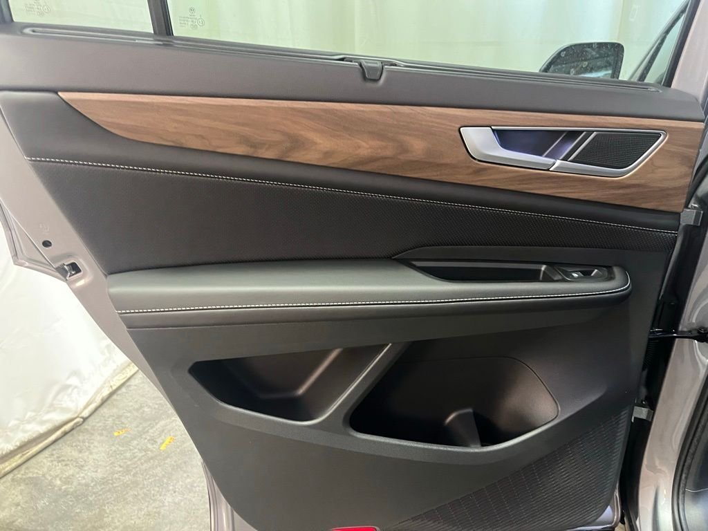 New 2026 Silver Volkswagen 2.0T SE w/Technology image 21