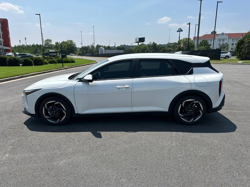 New 2026 White Kia EX image 4