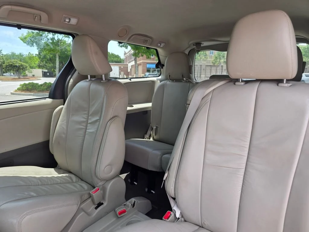 Used 2011  Toyota XLE AAS image 29