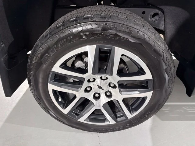 Used 2024 Blue Chevrolet Z71 image 11