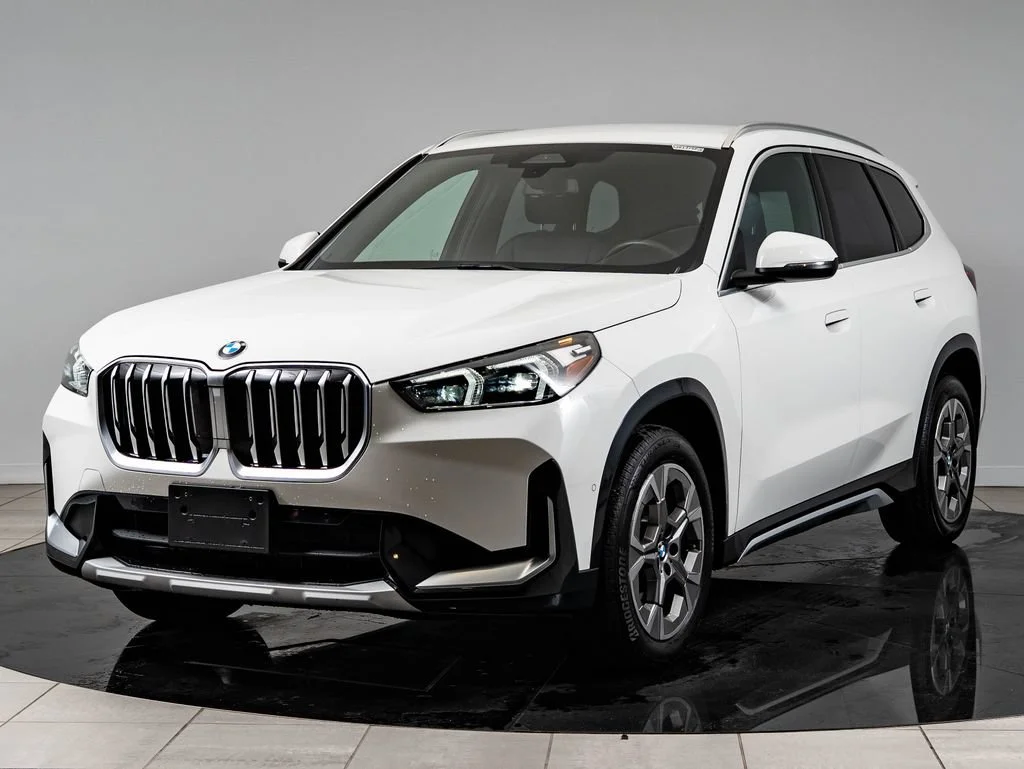 Used 2025 Alpine White BMW xDrive28i image 1