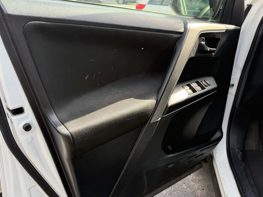 2016 Toyota RAV4 LE - Photo 14