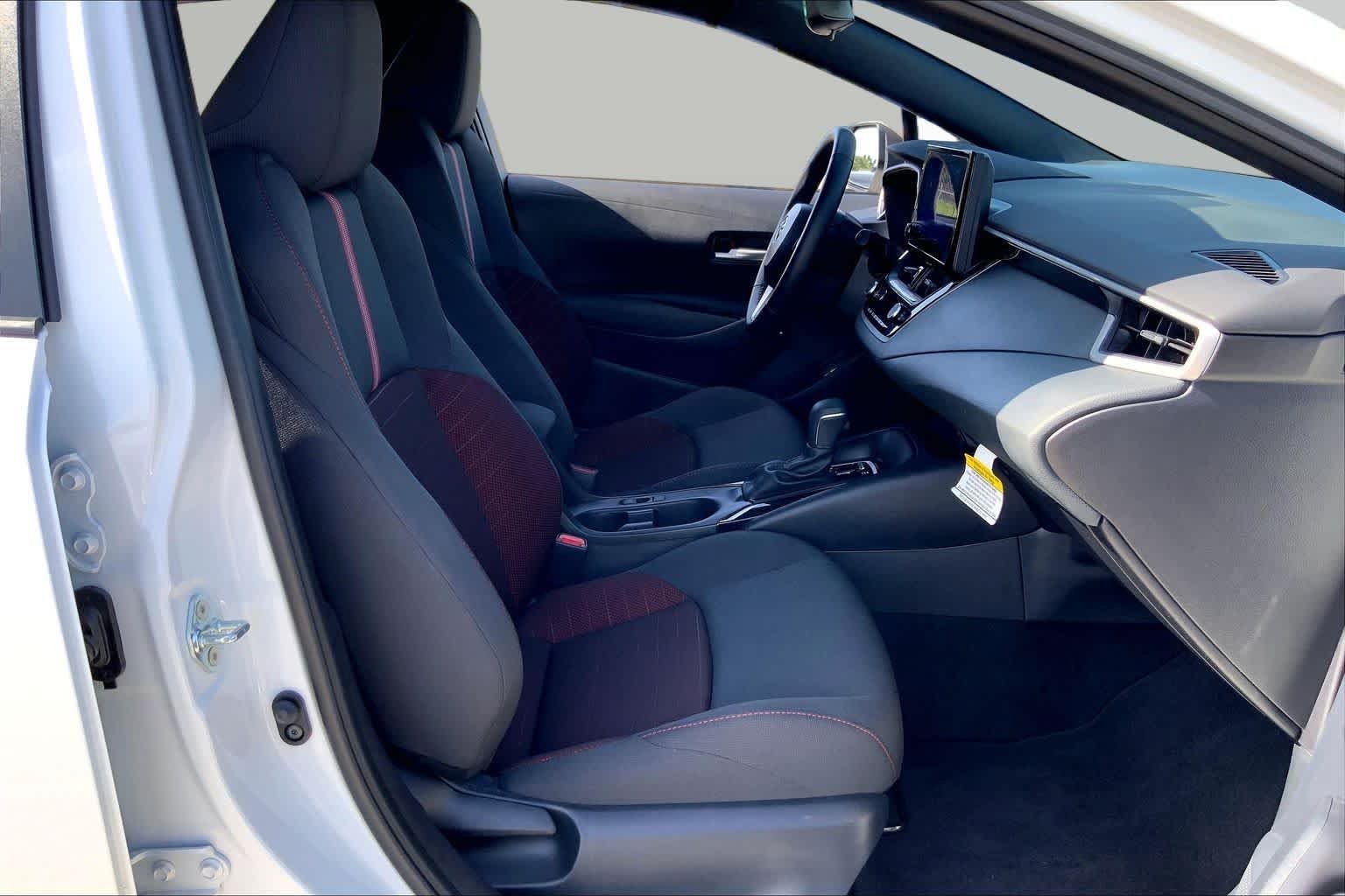 Used 2026 Ice Cap Toyota SE image 9