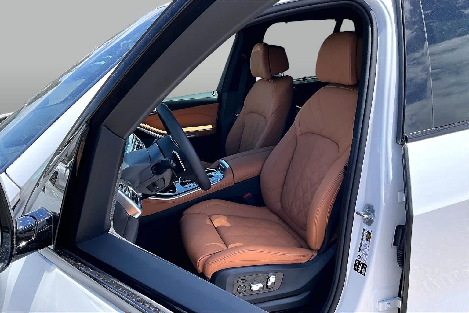 New 2026 Mineral White Metallic BMW xDrive40i image 9