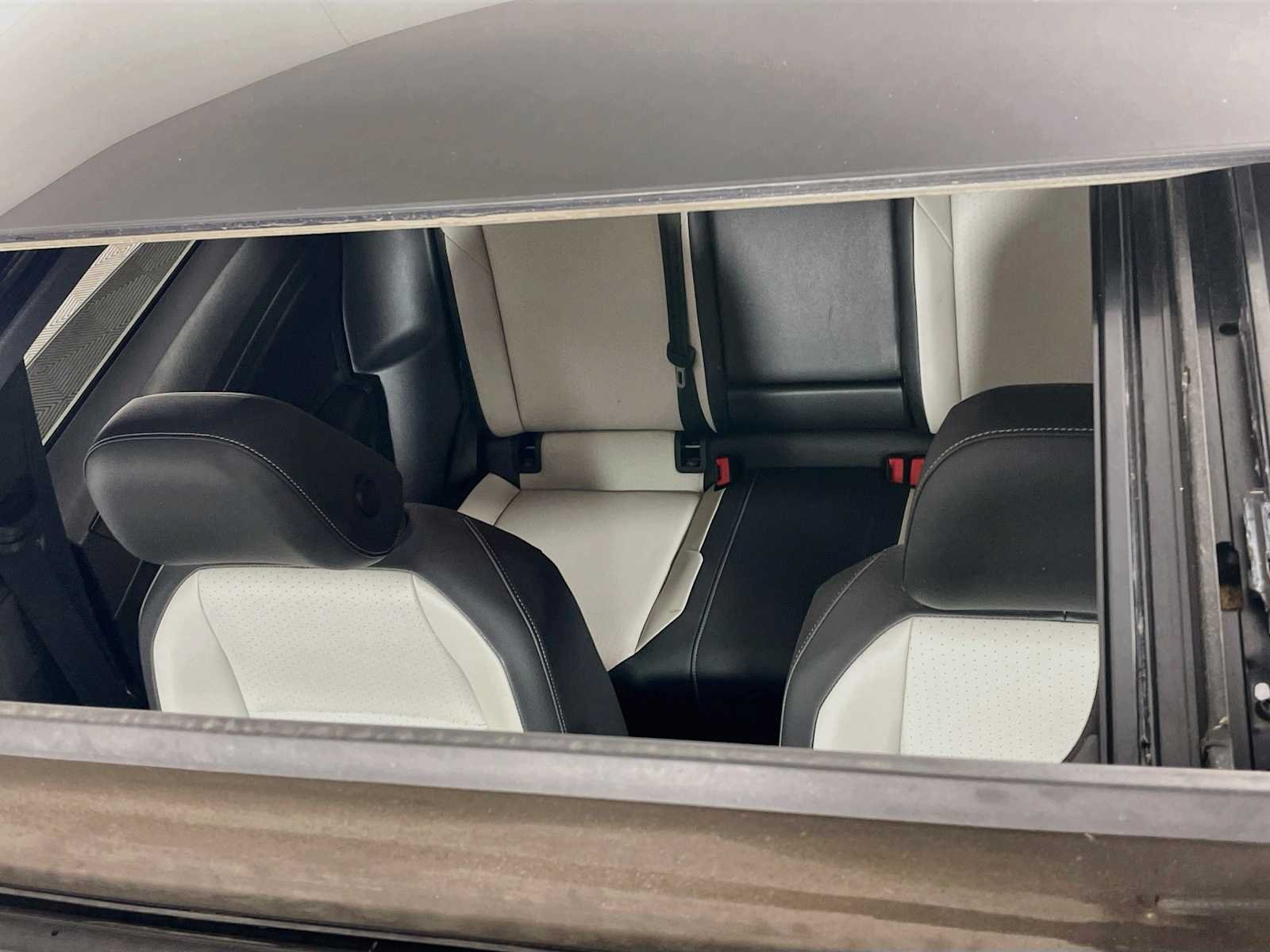 Used 2020 Pyrite Silver Metallic Volkswagen R-Line image 19