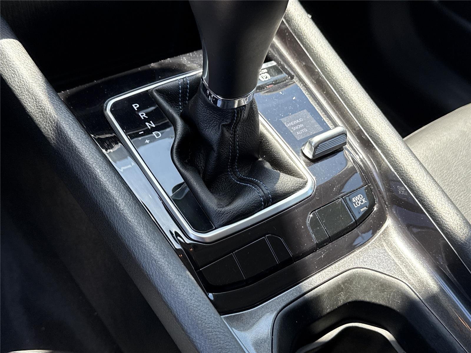 Used 2022 Laser Blue Pearlcoat Jeep Latitude image 29