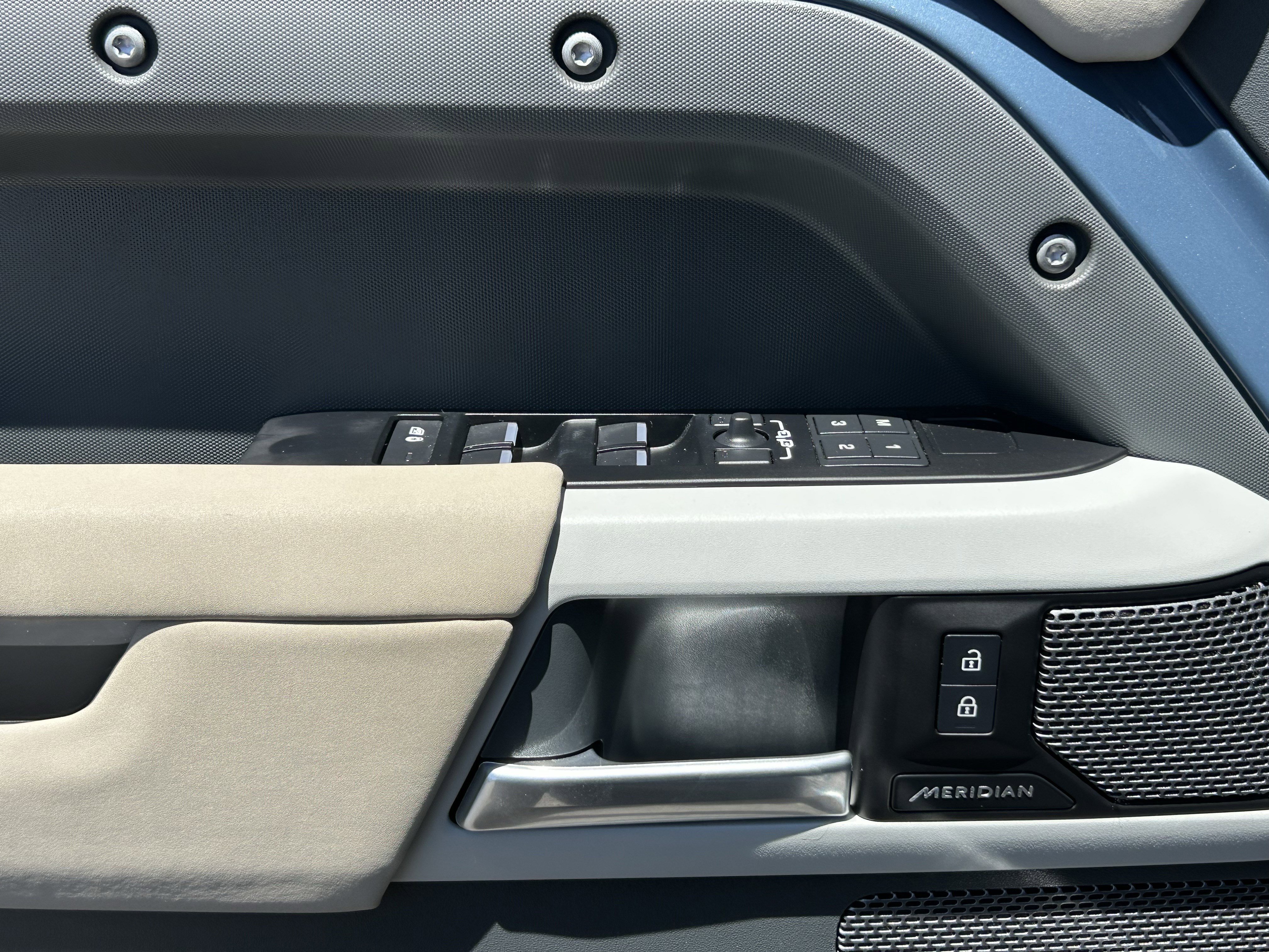 Used 2023 Blue Land Rover S image 20