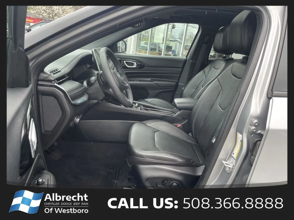 Used 2023 Silver Jeep Limited image 10