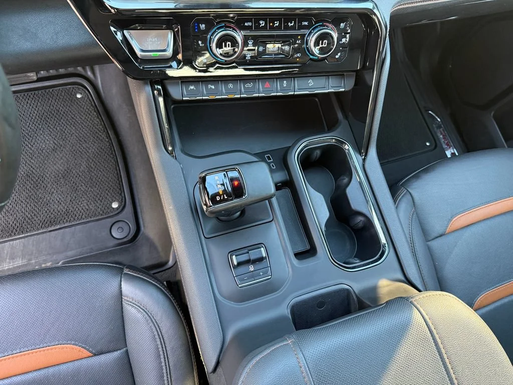 Used 2025 Summit White GMC AT4 image 26