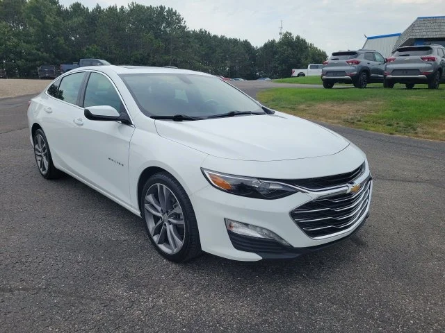 Used 2022 White Chevrolet LT image 3