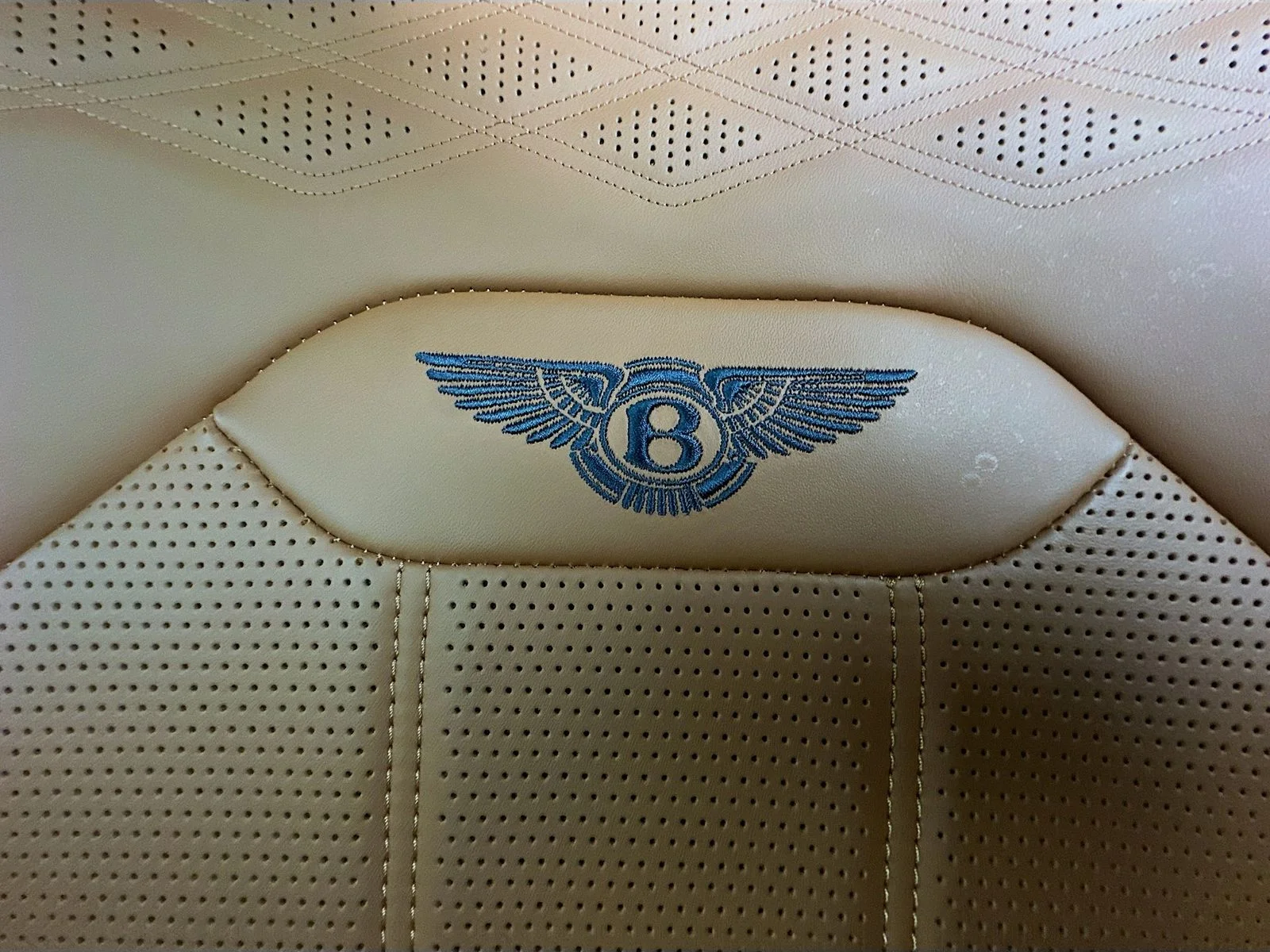 Used 2023 Silver Bentley  image 42