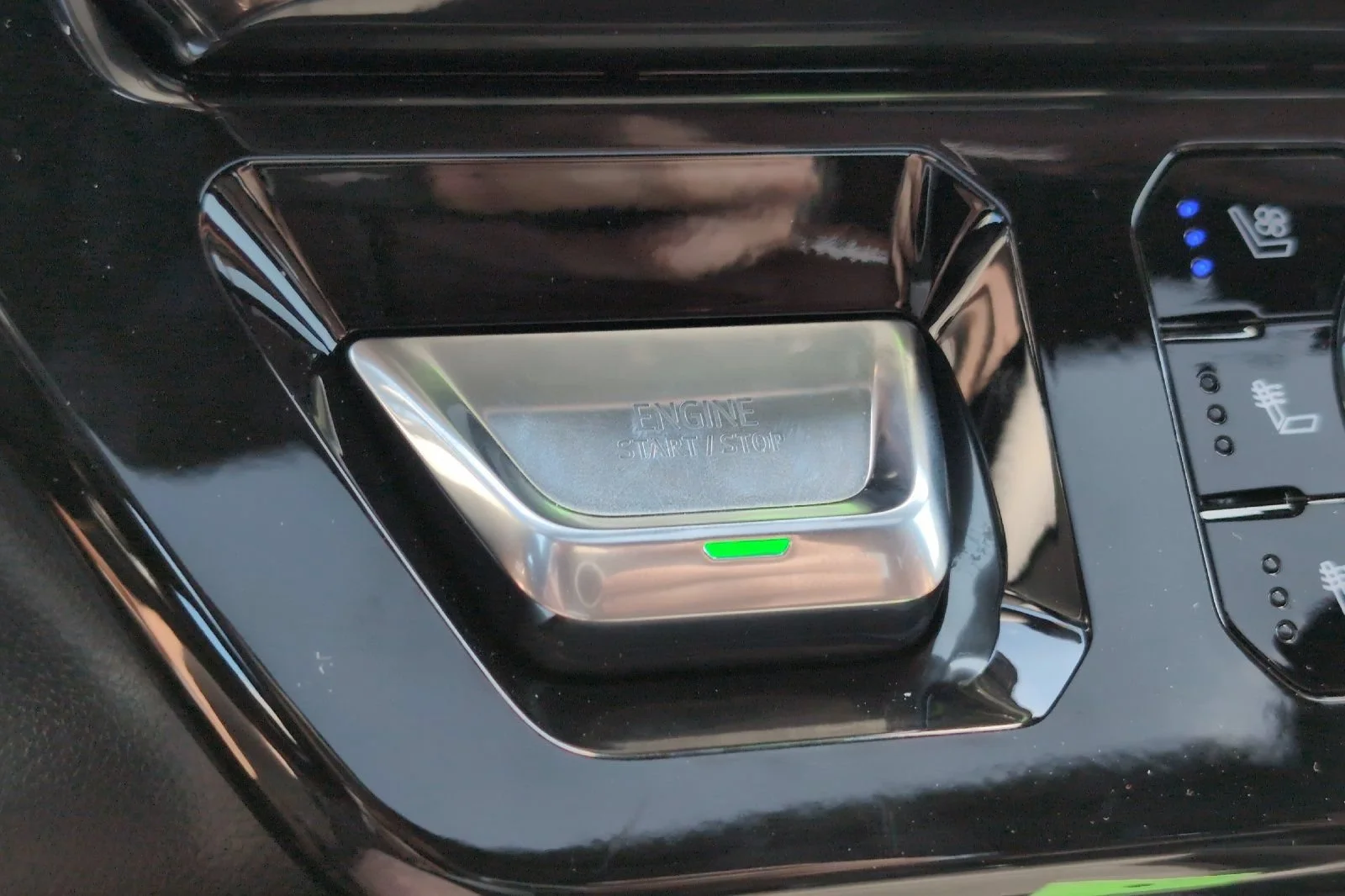 New 2026 Glacier White Tricoat GMC Denali Ultimate image 22