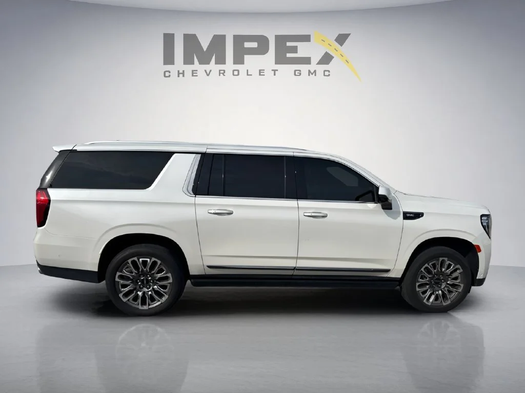 Used 2023 White Frost Tricoat GMC Denali Ultimate image 6