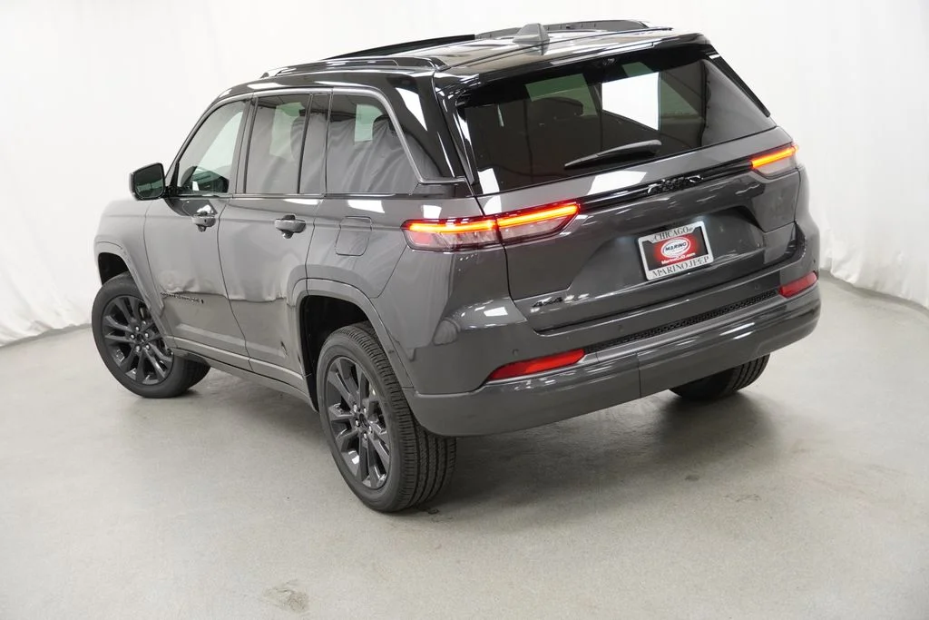 New 2026 Baltic Gray Metallic Clear-Coat Exterior Paint Jeep Limited Reserve image 11