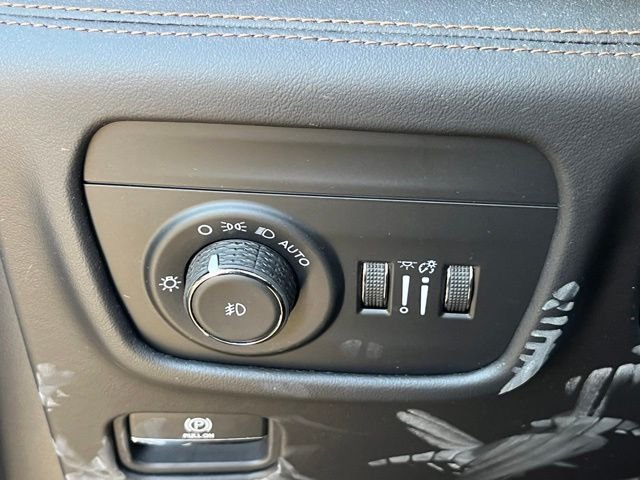 Used 2025 Black Jeep Summit image 23