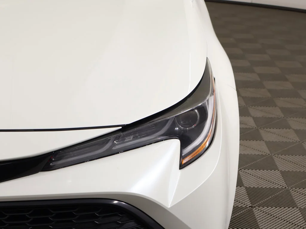 Used 2019 White Toyota SE image 11