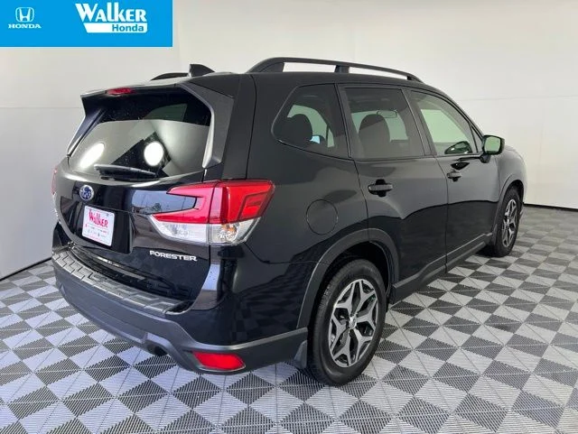 Used 2020 Crystal Black Silica Subaru Premium image 8