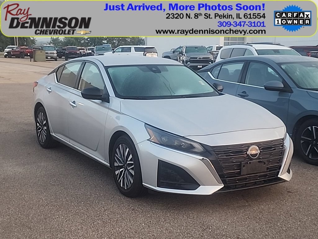 Used 2024 Brilliant Silve Nissan 2.5 SV image 1