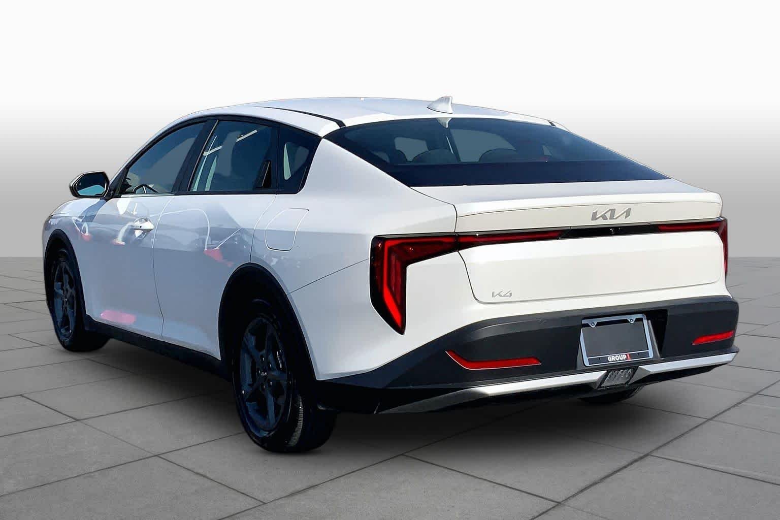 Used 2025 Snow White Pearl Kia LXS image 12