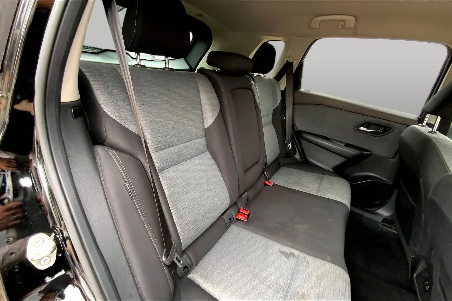Used 2022 Super Black Nissan SV image 18