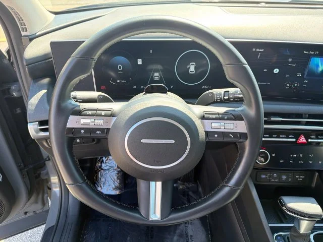 Used 2025 Gray Hyundai SEL Convenience image 20
