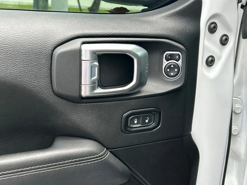 Used 2022 Bright White Clearcoat Jeep Overland image 17
