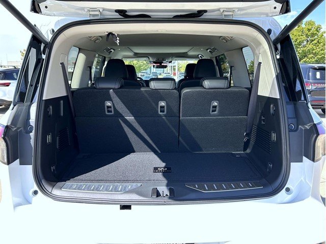New 2026 RADIANT WHITE INFINITI Pure 4WD image 9
