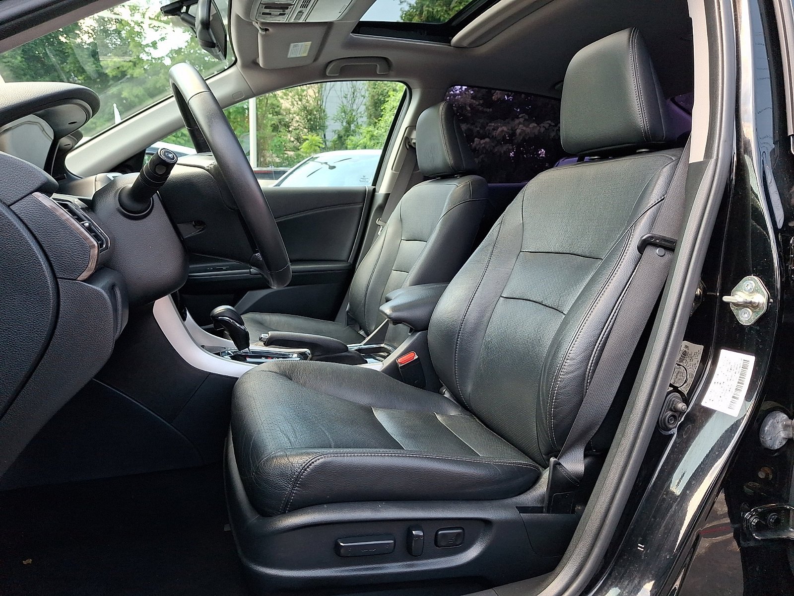 2017 Honda Accord EX-L - Photo 12