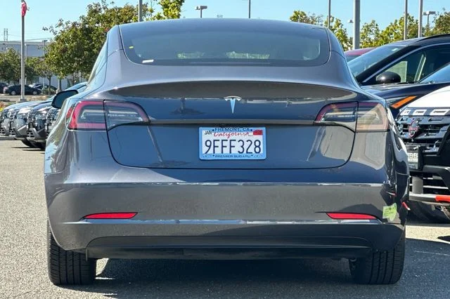 Used 2023  Tesla Base image 5