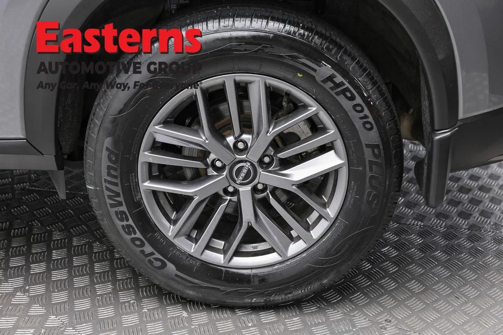 Used 2023 Gray Nissan S image 8