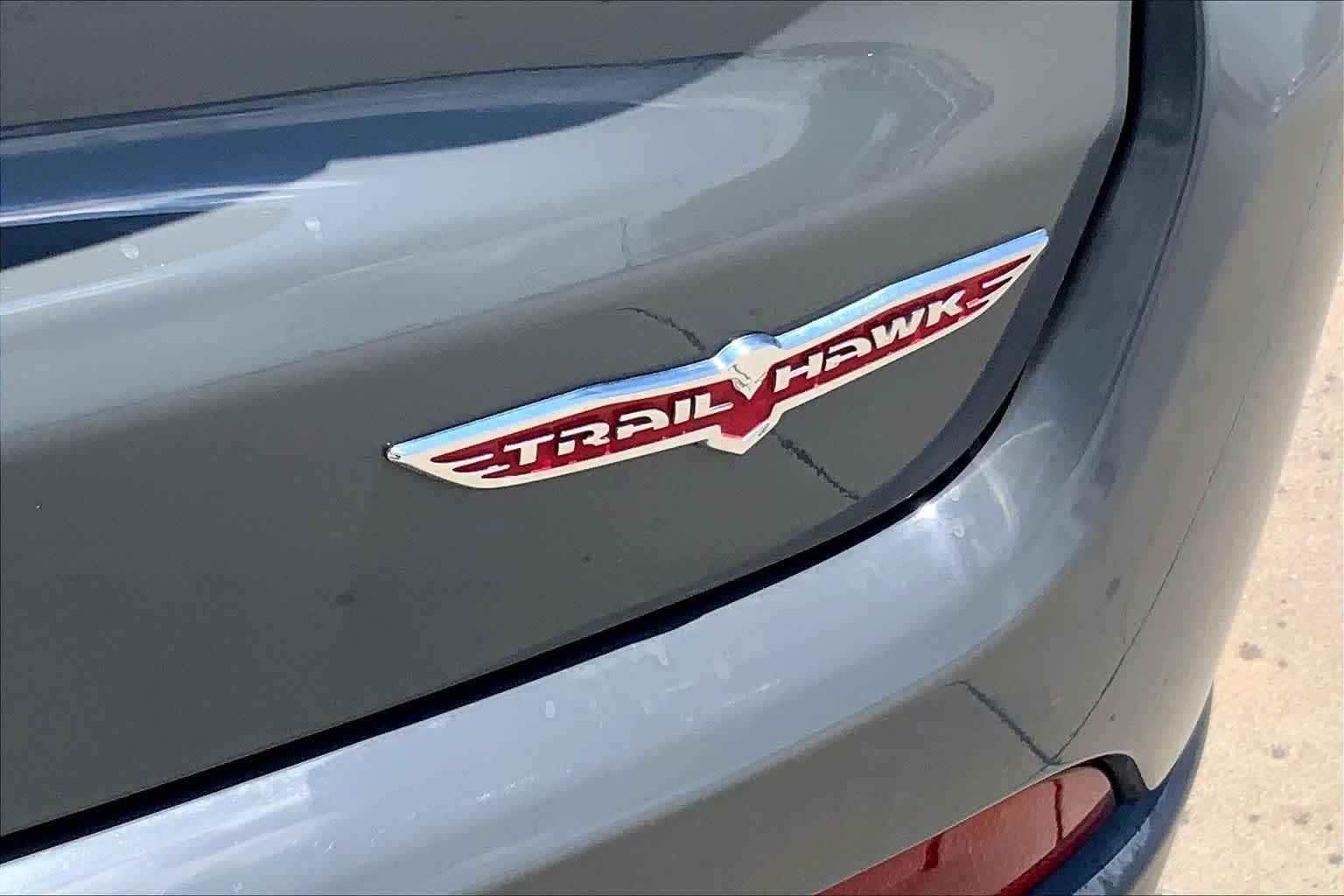 Used 2020 Sting-Gray Clearcoat Jeep Trailhawk image 10