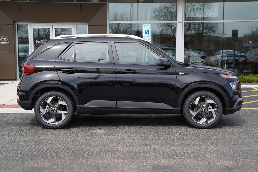 New 2026 Onyx Black Hyundai SEL image 3