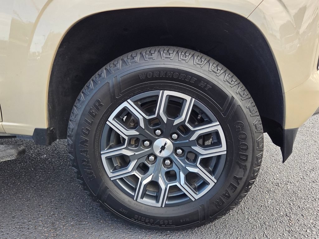 Used 2023 Sand Dune Metallic Chevrolet Z71 image 9