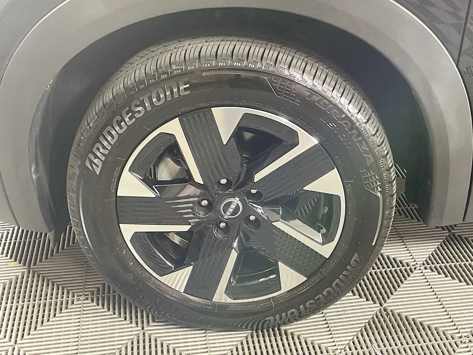 Used 2025 Super Black Nissan SV image 28