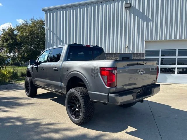 New 2026 Carbonized Gray Metallic Ford XLT image 8