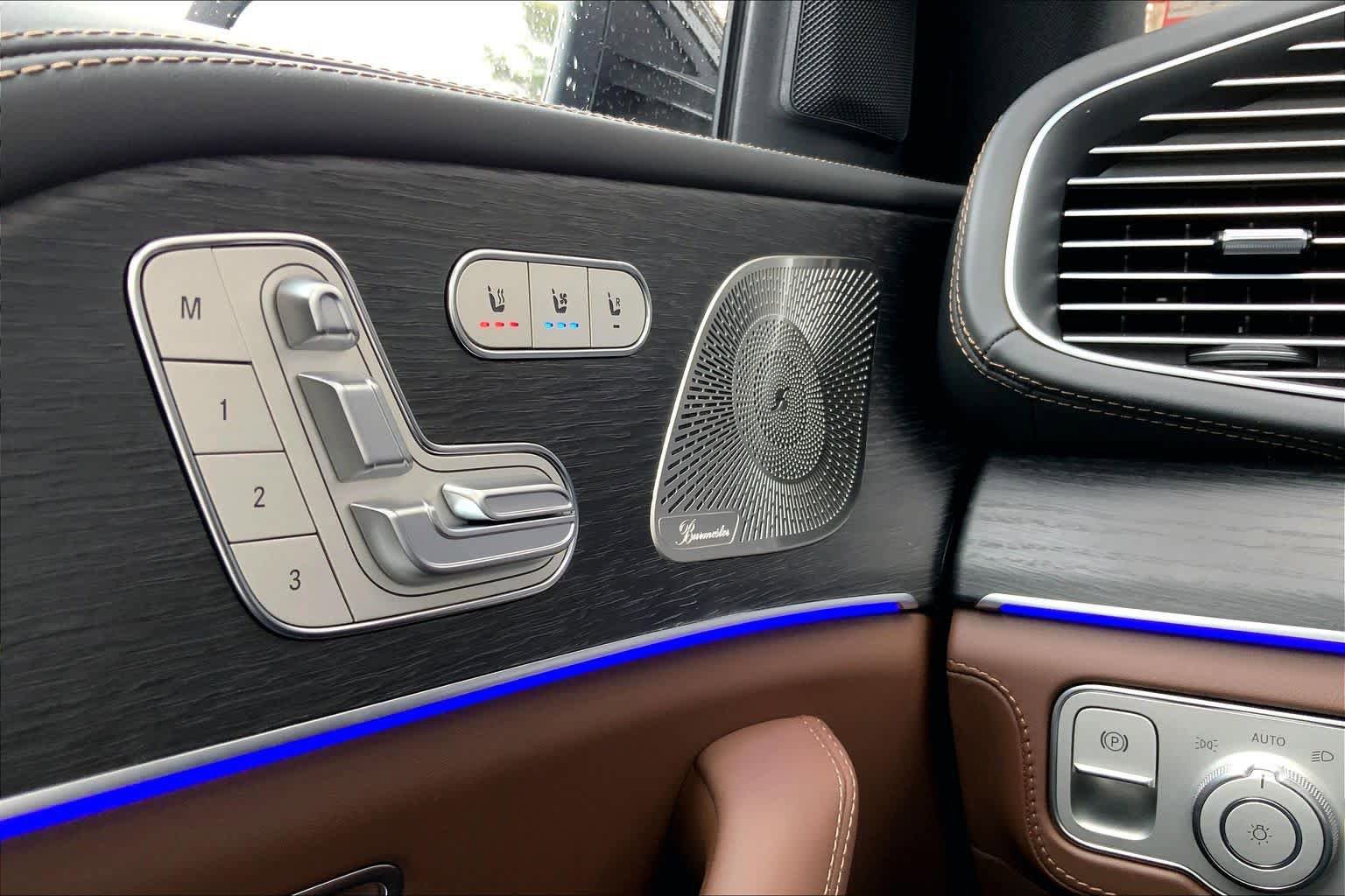 New 2026 MANUFAKTUR Moonlight White Metallic Mercedes-Benz AMG® GLE 53 image 24