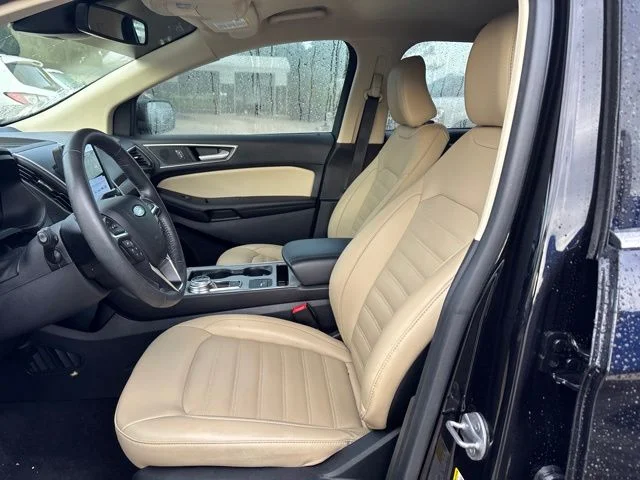 Used 2022 Black Ford SEL image 9