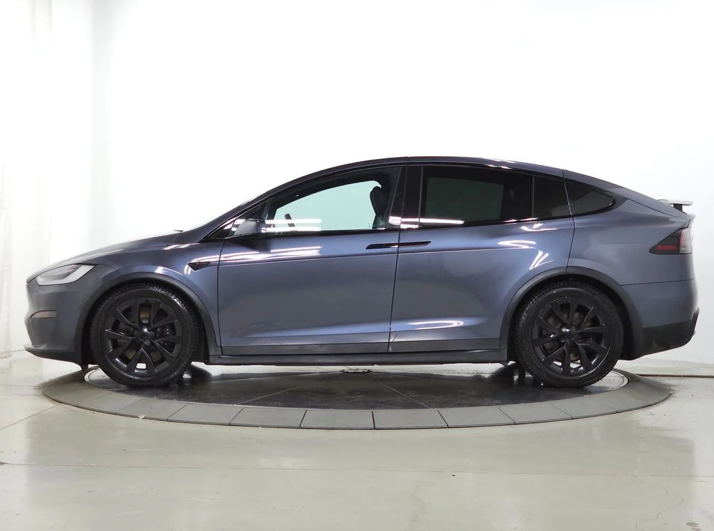 Used 2023  Tesla Standard Range image 2