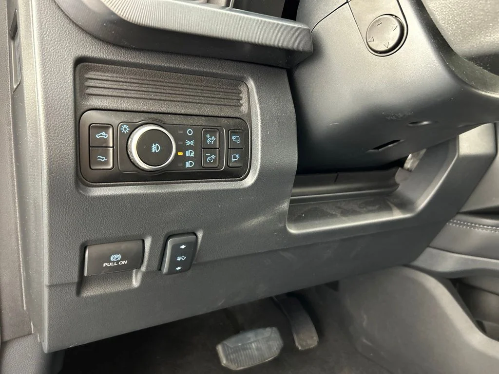 Used 2025 White Ford Platinum image 20