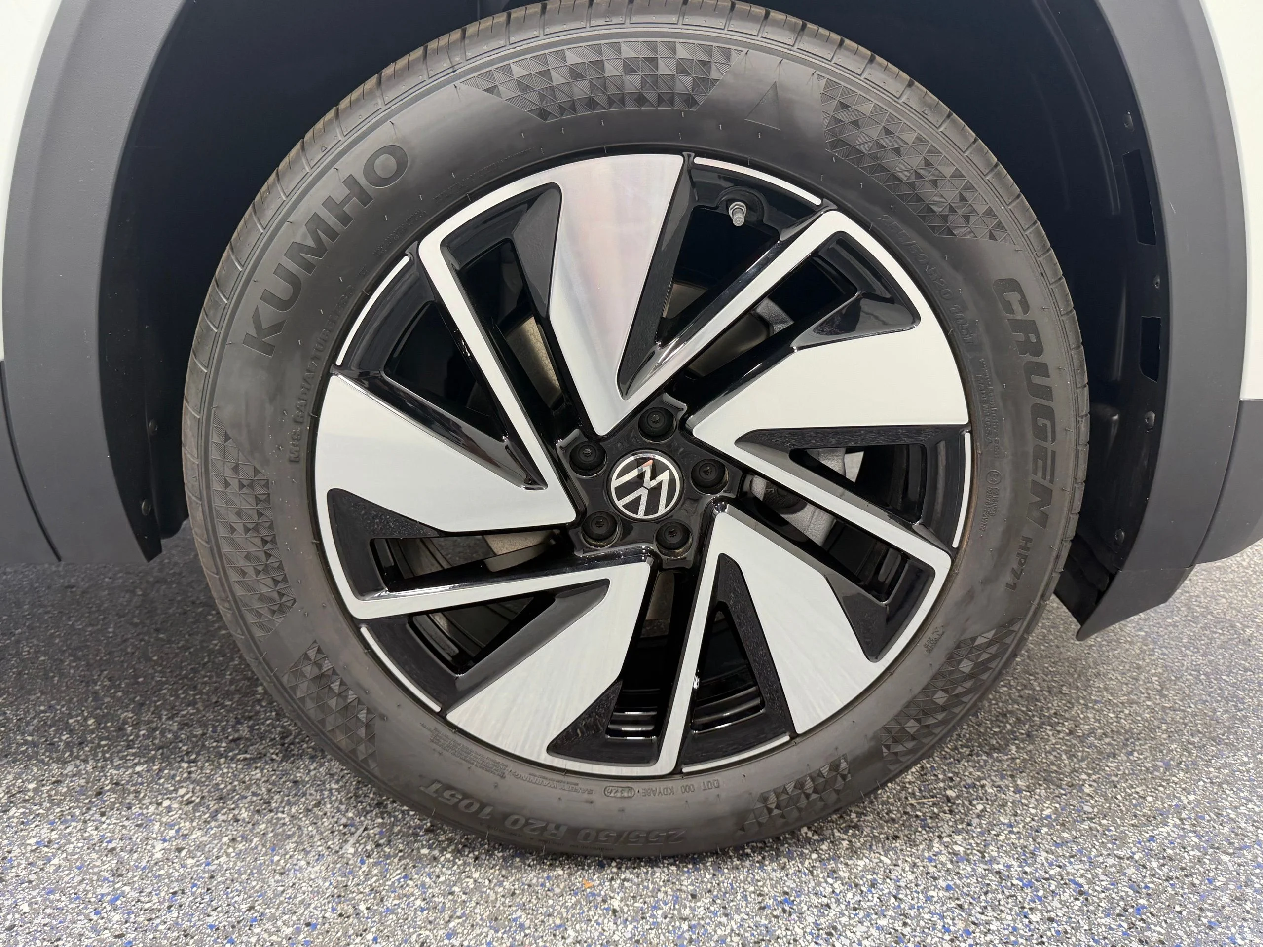 New 2026 White Volkswagen 2.0T SE w/Technology image 14