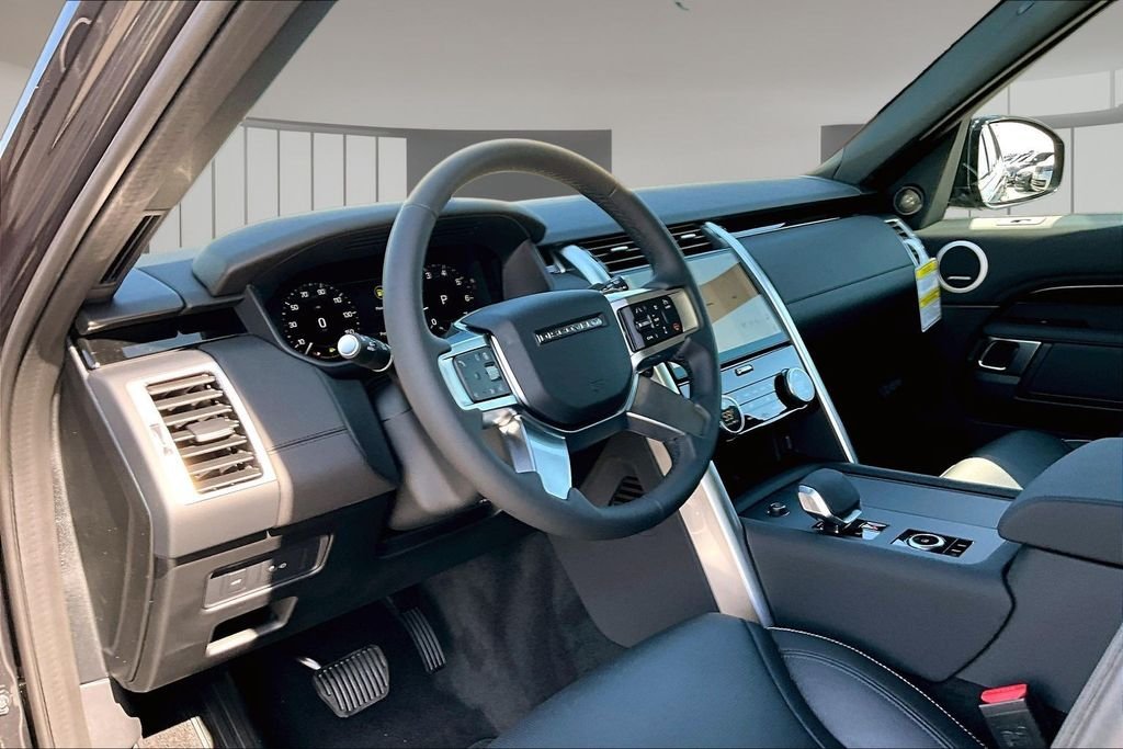 New 2026 CARPATHIAN GREY Land Rover S image 7