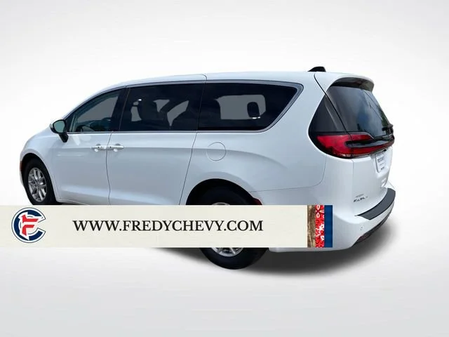Used 2023 White Chrysler Touring L image 3