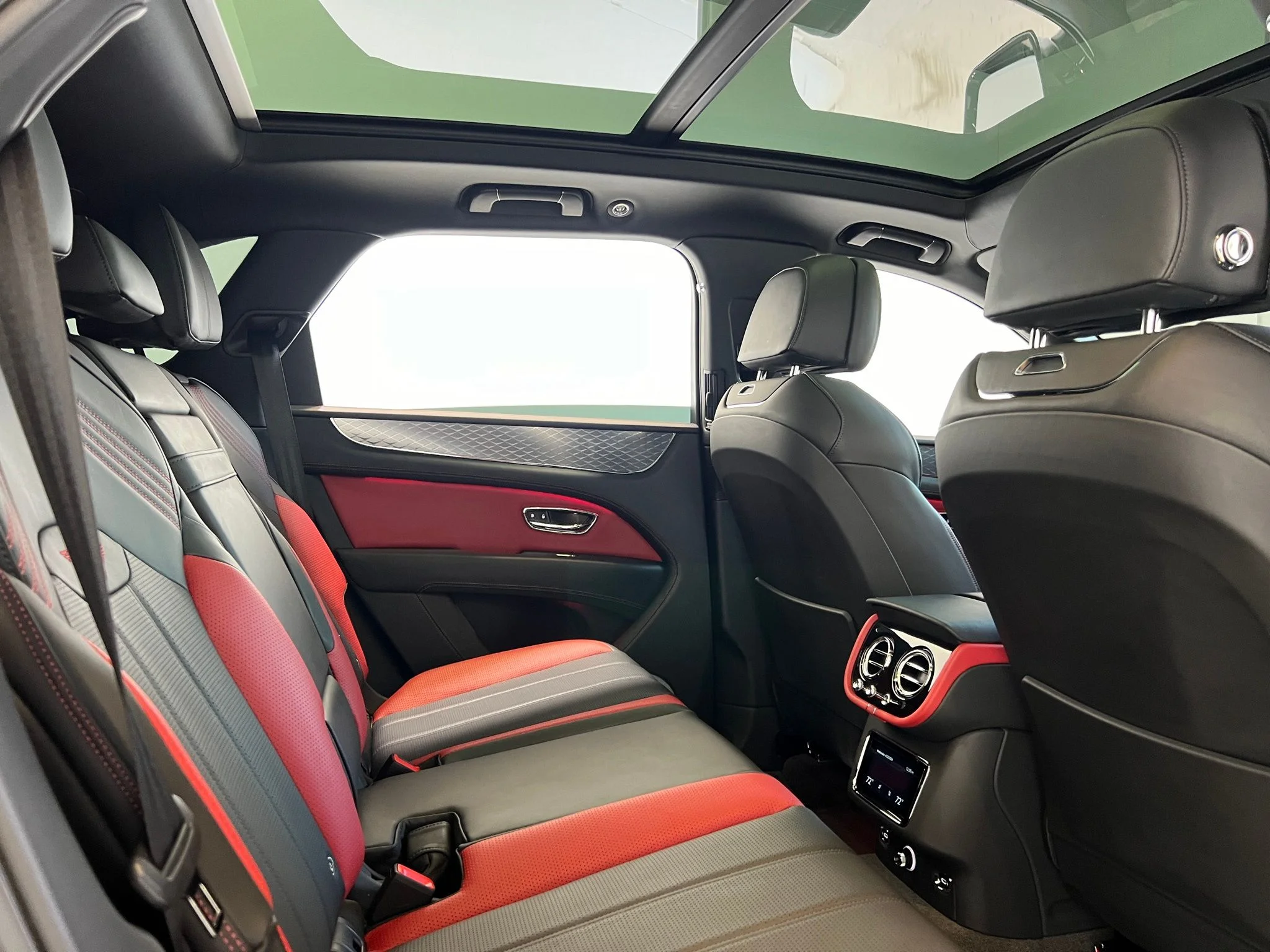 Certified Used 2024  Bentley S image 28