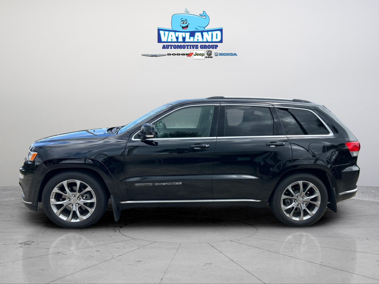 Used 2019 Black Jeep Summit image 2