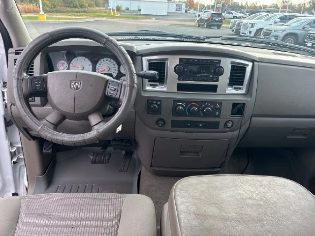 Used 2007 White Dodge SLT image 16